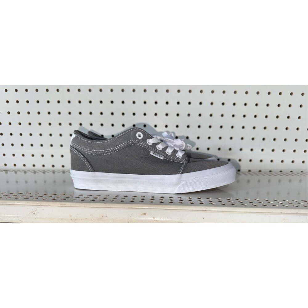 VANS Skate Chukka Low Mens Canvas Athletic Skateboarding Shoes Size 7 Gray White
